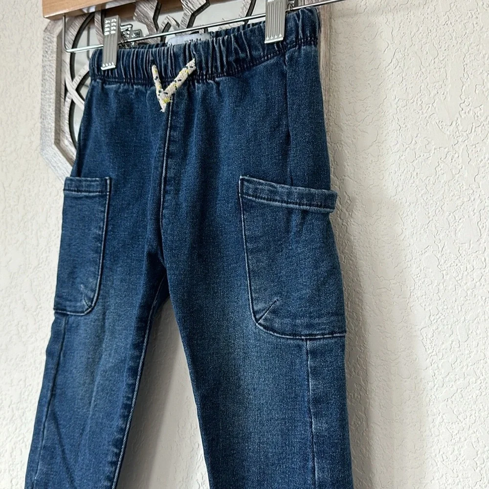 Zara • Dark Wash Pull On Stretch Waist Tapered Denim Pants with Patch Pockets